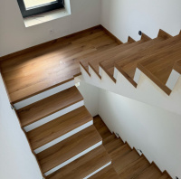  BUKOMA schody z vinylu dub kanadsky